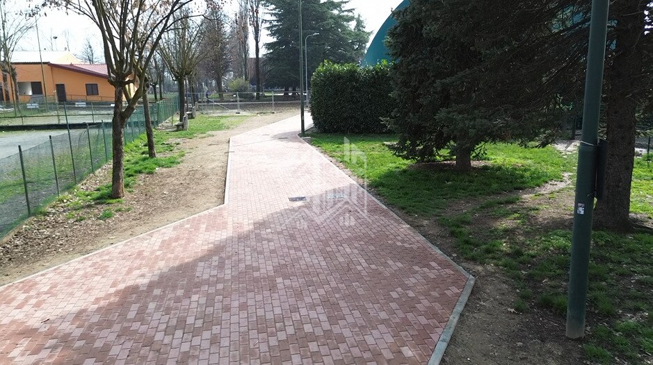Area sportiva — Piossasco — Nuova pavimentazione in masselli autobloccanti
