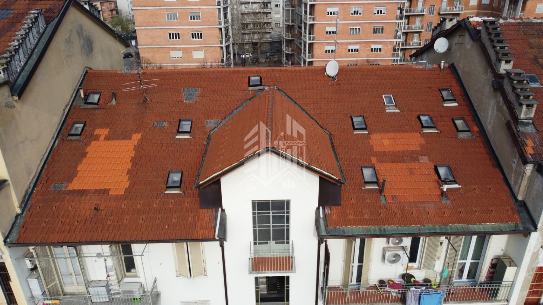 Corso Re Umberto — Prima — copertura originale con rappezzi e lucernari esistenti