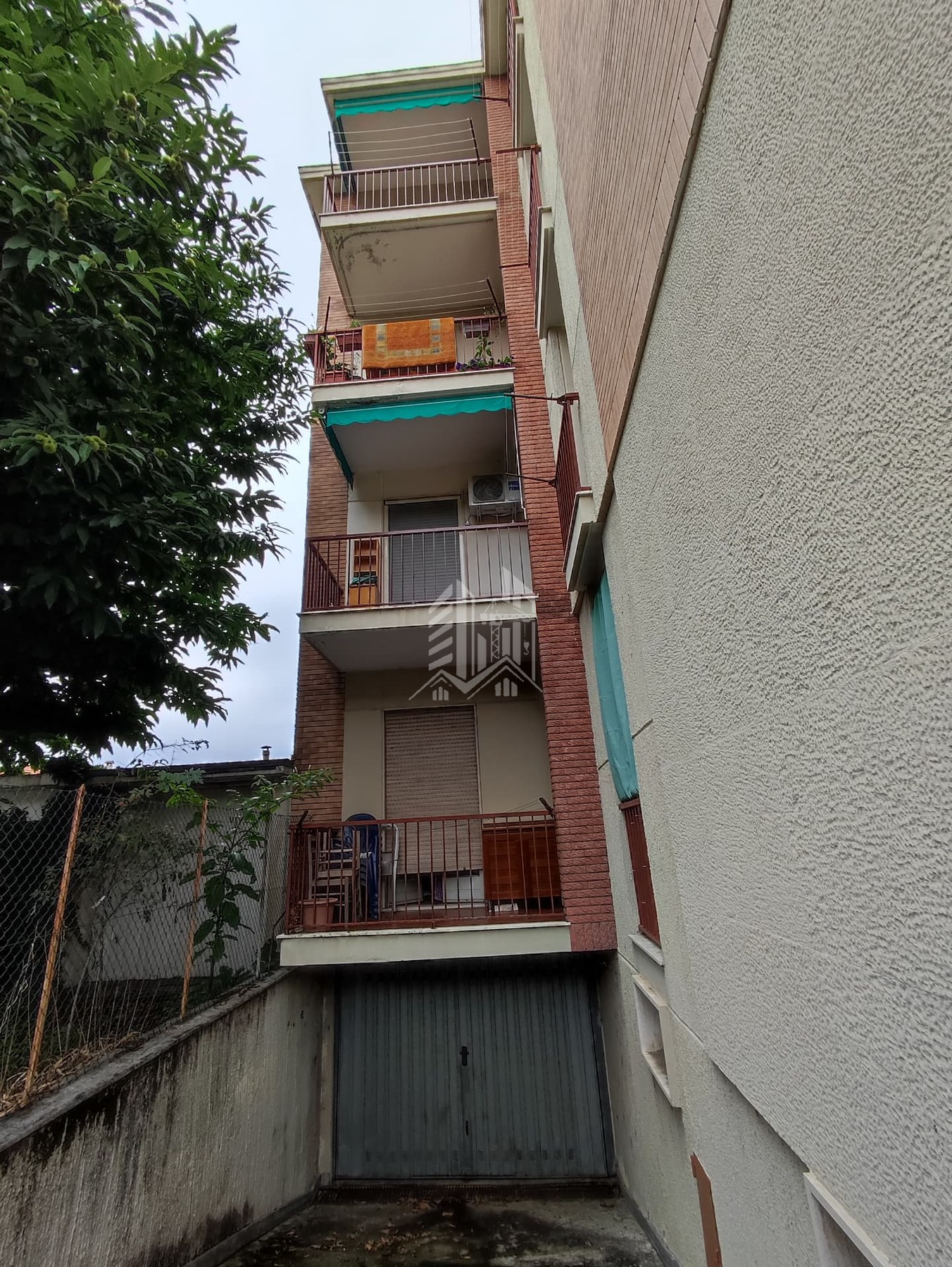 Via Giansiracusa — Stato di fatto del fronte laterale prima dei lavori