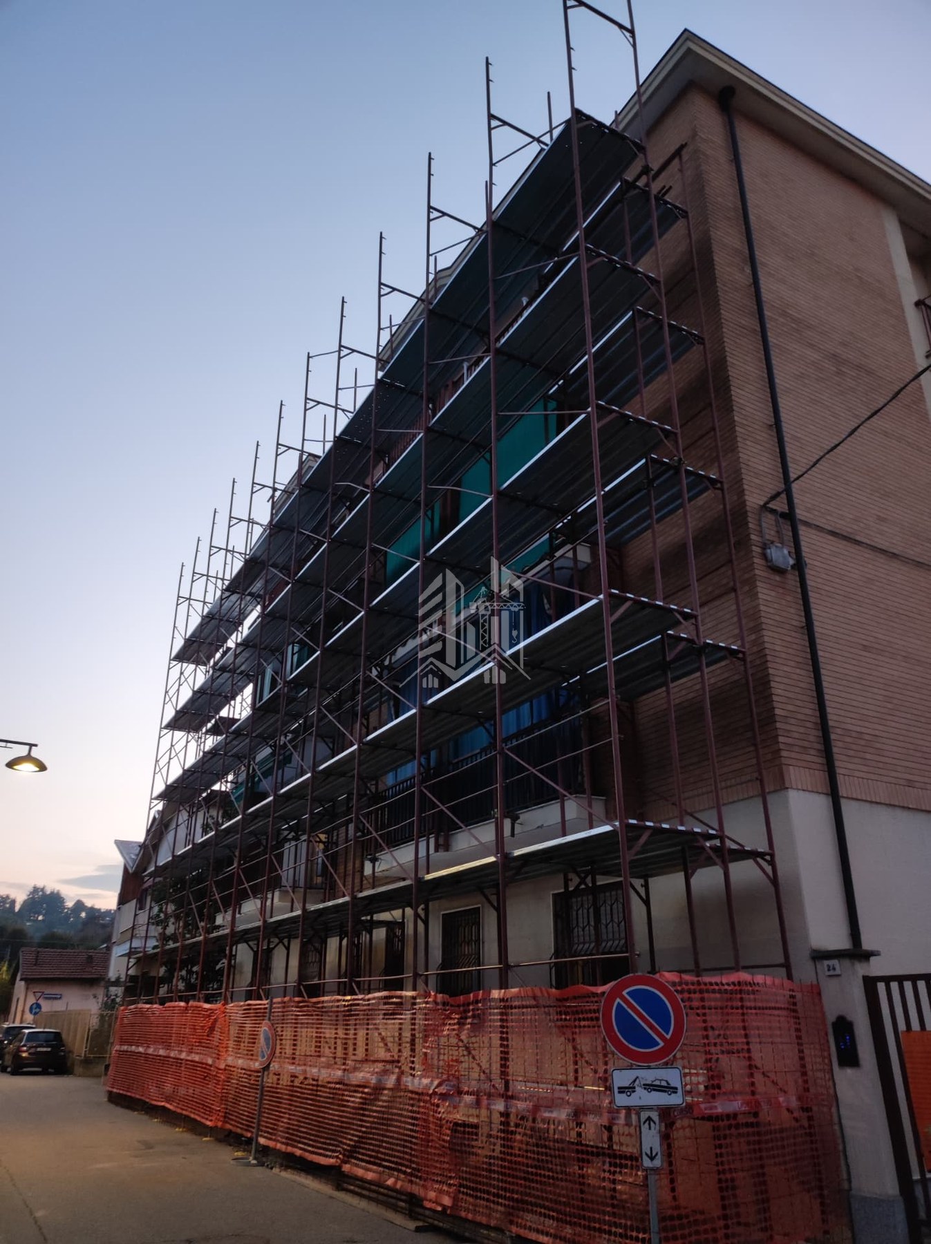 Via Giansiracusa — Ponteggio in allestimento