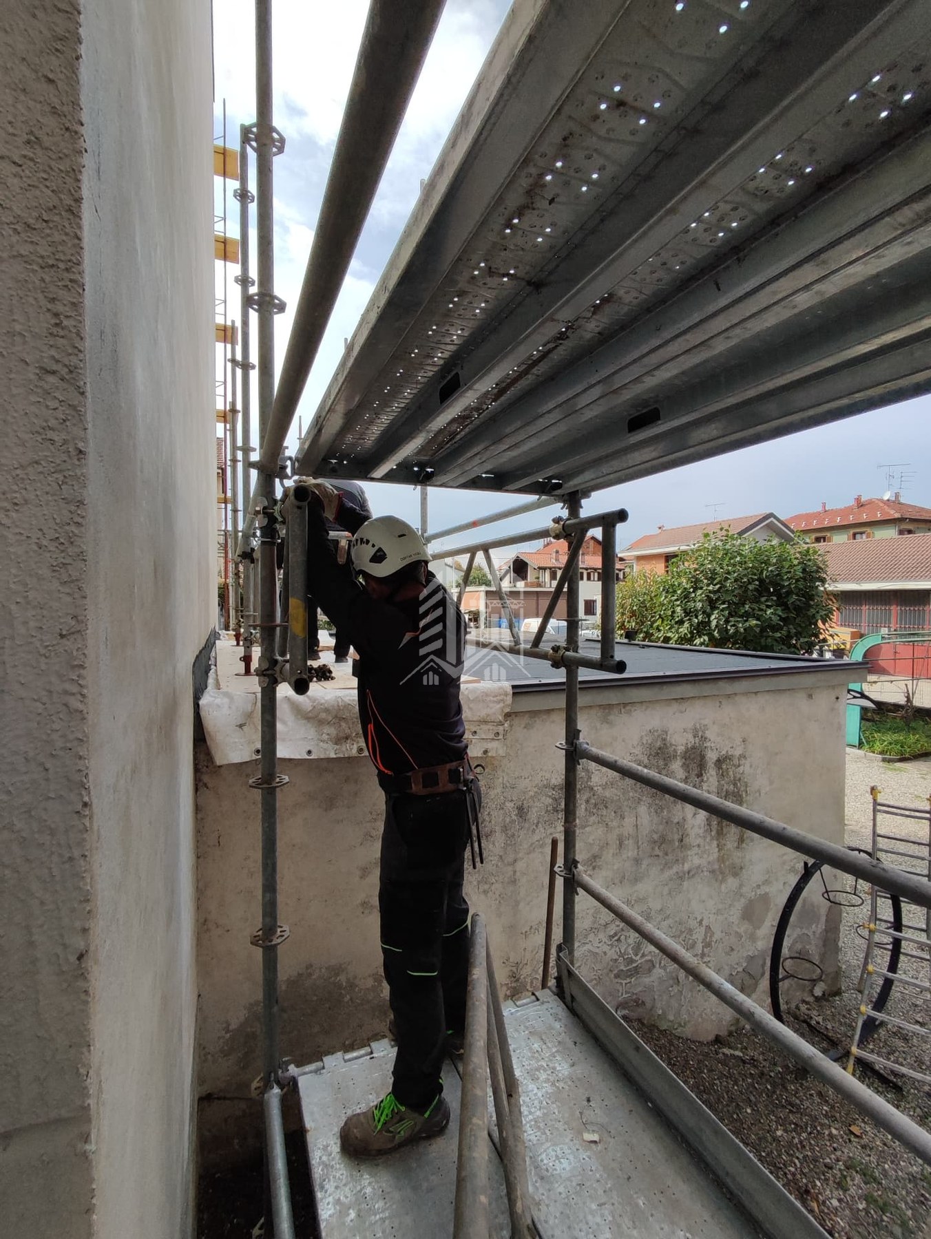 Via Giansiracusa — Montaggio delle opere provvisionali e delle protezioni collettive