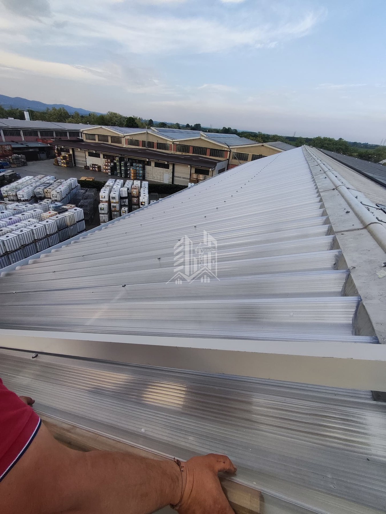 Villastellone (TO) — Nuova copertura trasparente vista dal colmo