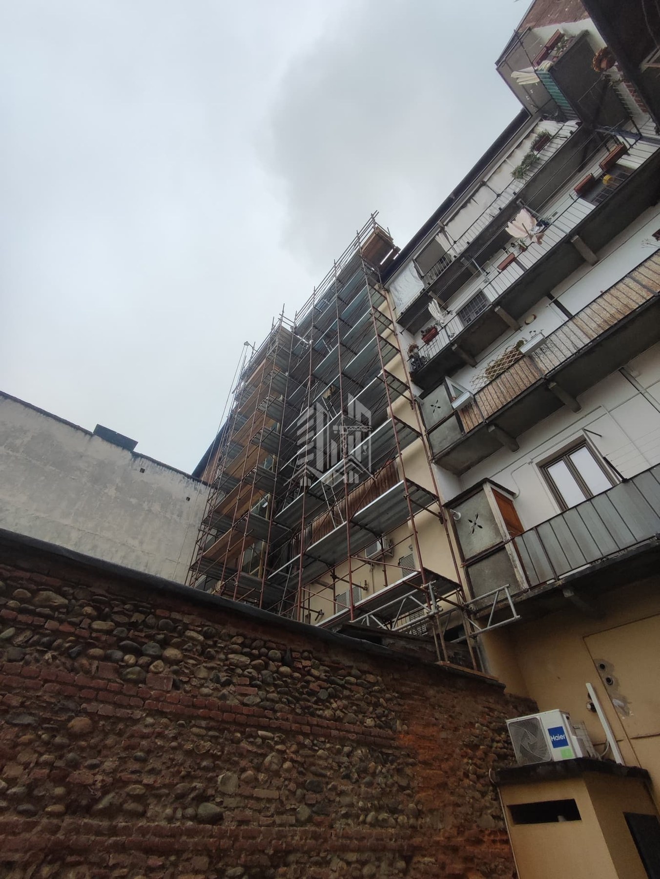 Via Madama Cristina — Opere provvisionali sul lato cortile con protezioni collettive