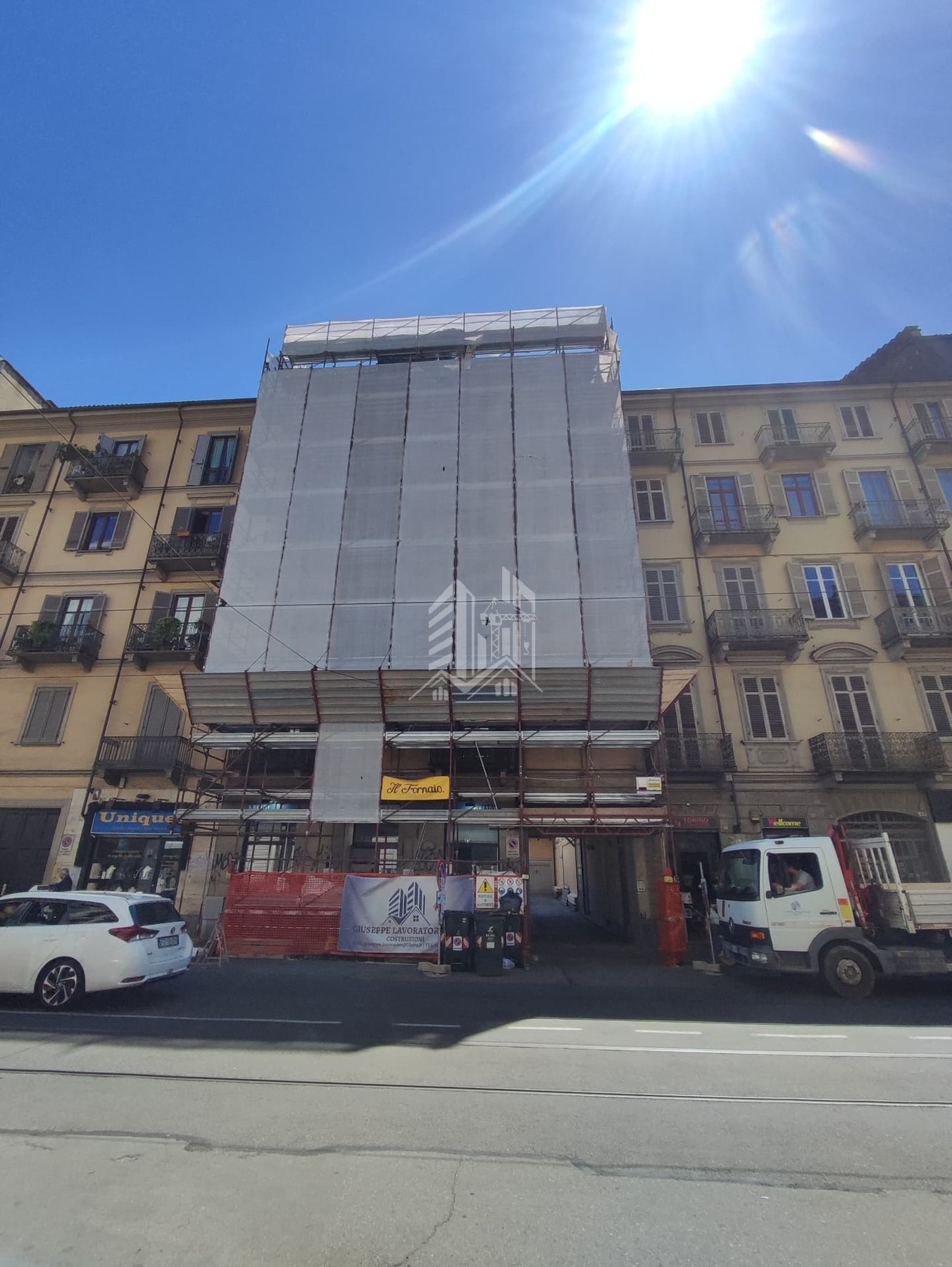 Via Madama Cristina — Facciata teli e ponteggio completo su fronte strada