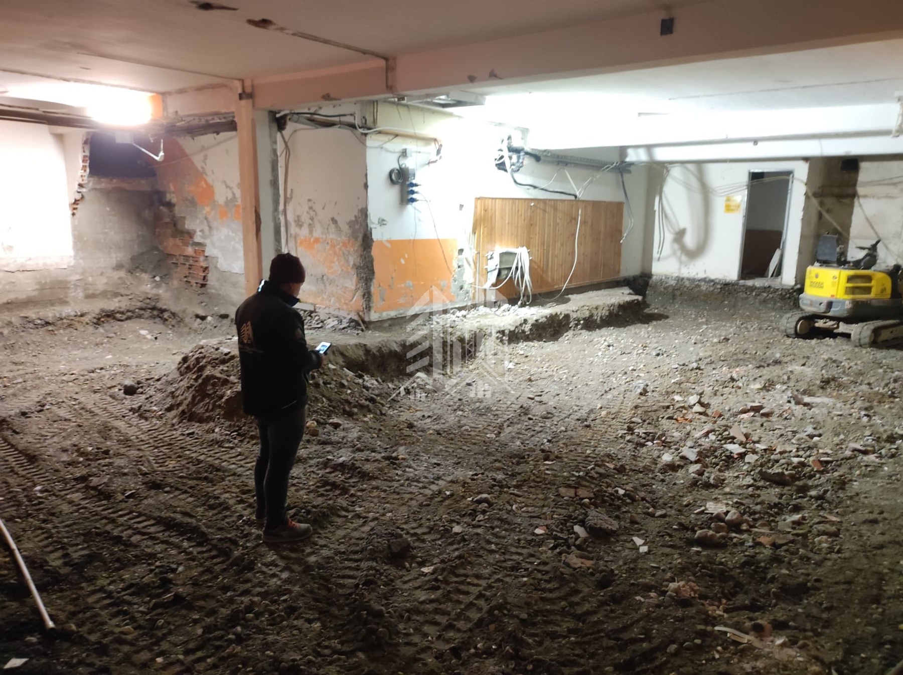 Palestra Avigliana — Scavo del piano interrato e preparazione dei nuovi sottofondi