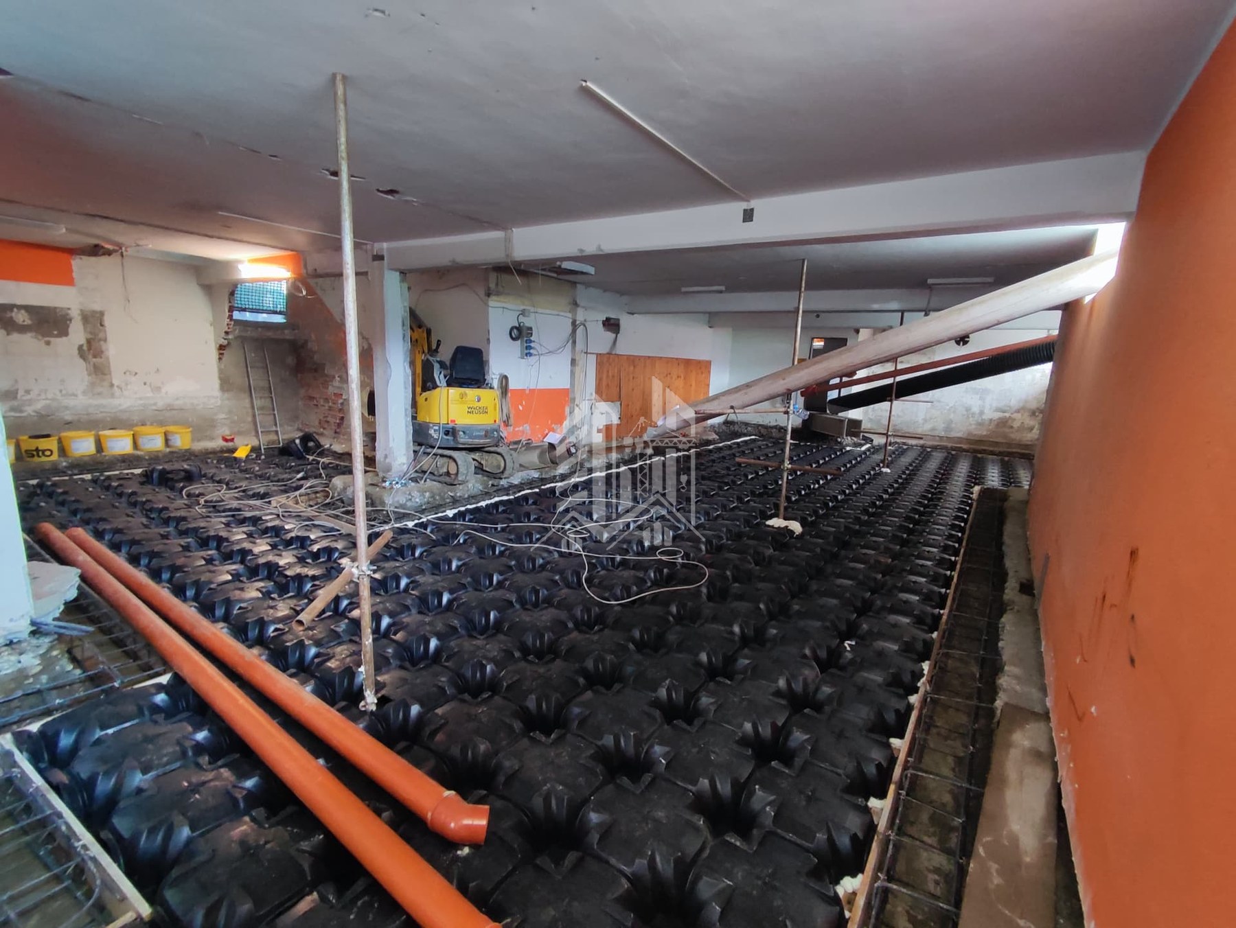 Palestra Avigliana — Vespaio areato e predisposizione degli scarichi prima del getto