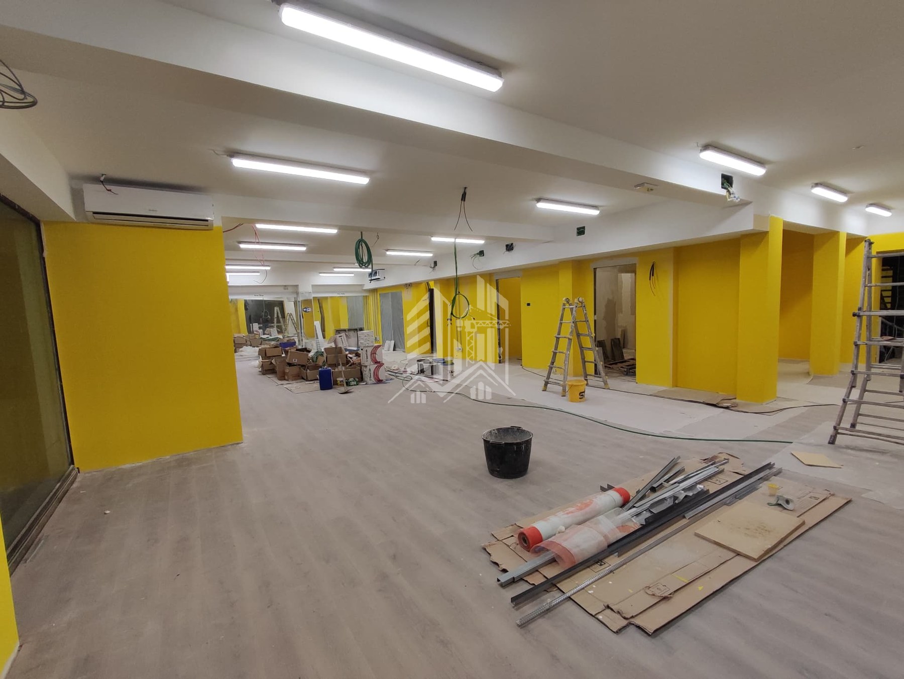 Palestra Avigliana — Tinteggiature e nuove pavimentazioni in corso su tutta la superficie
