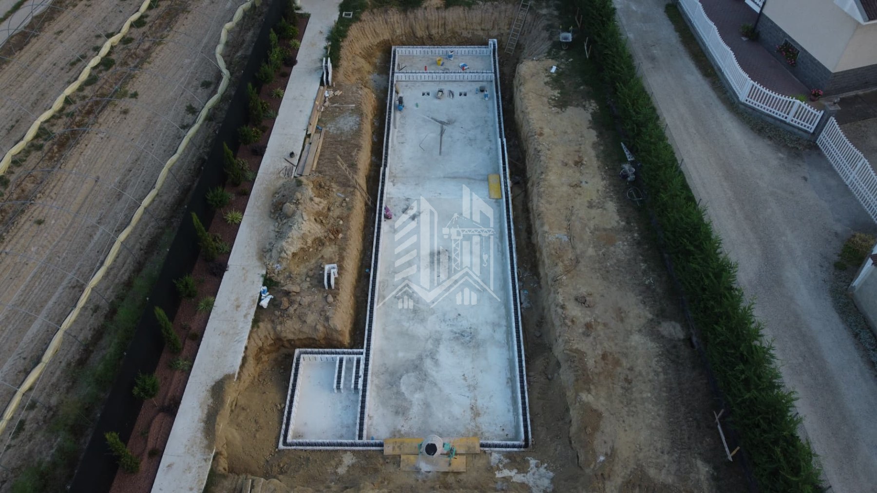 Piscina in casseri isolanti — oltre 25 metri — Platea completata con l'impronta della scala