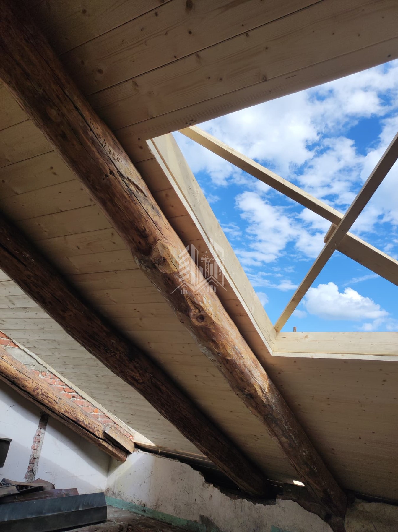 Corso Re Umberto — Nuovo tavolato in legno