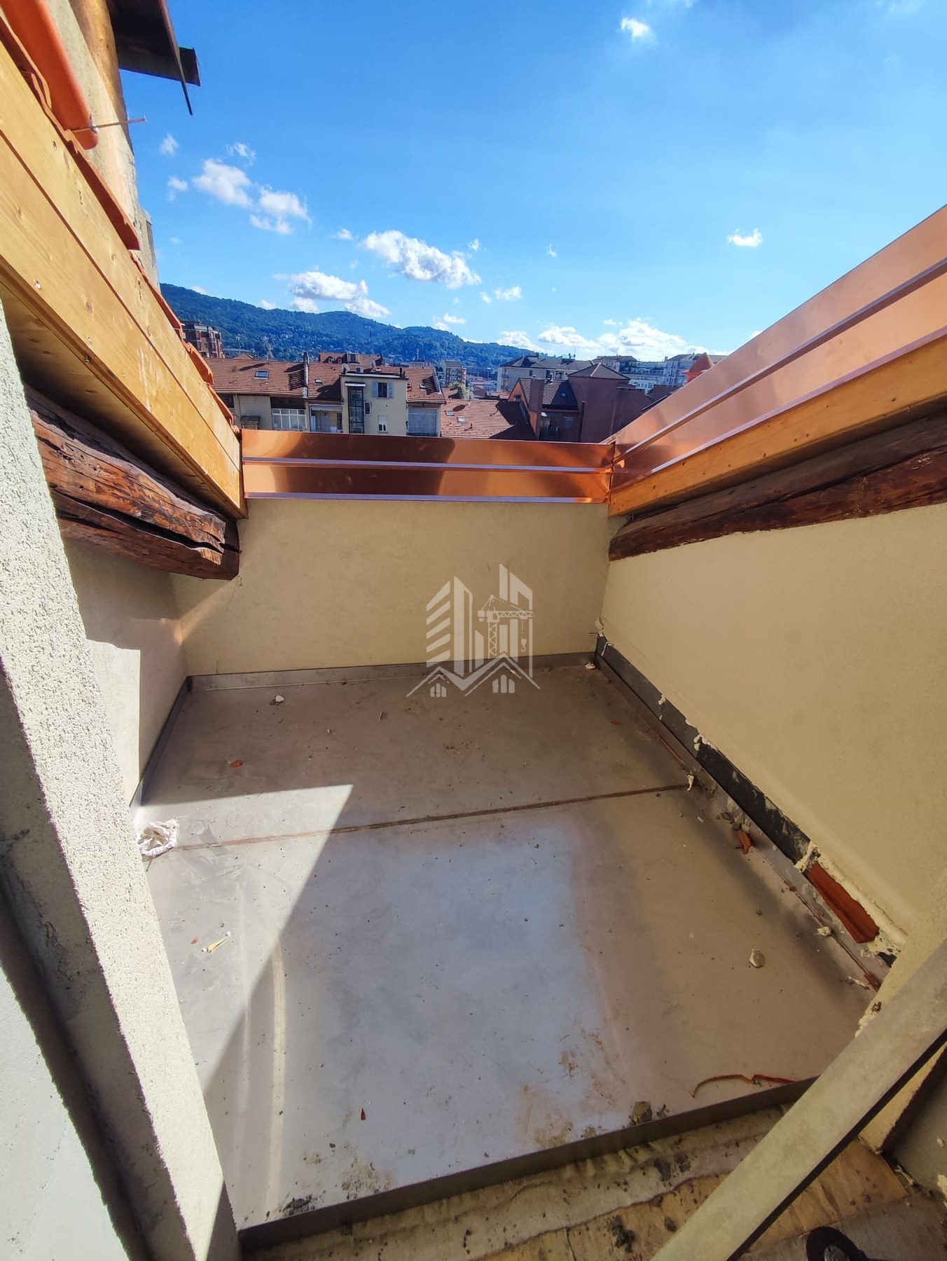 Corso Re Umberto — Terrazzo a tasca con lattoneria in rame e impermeabilizzazione