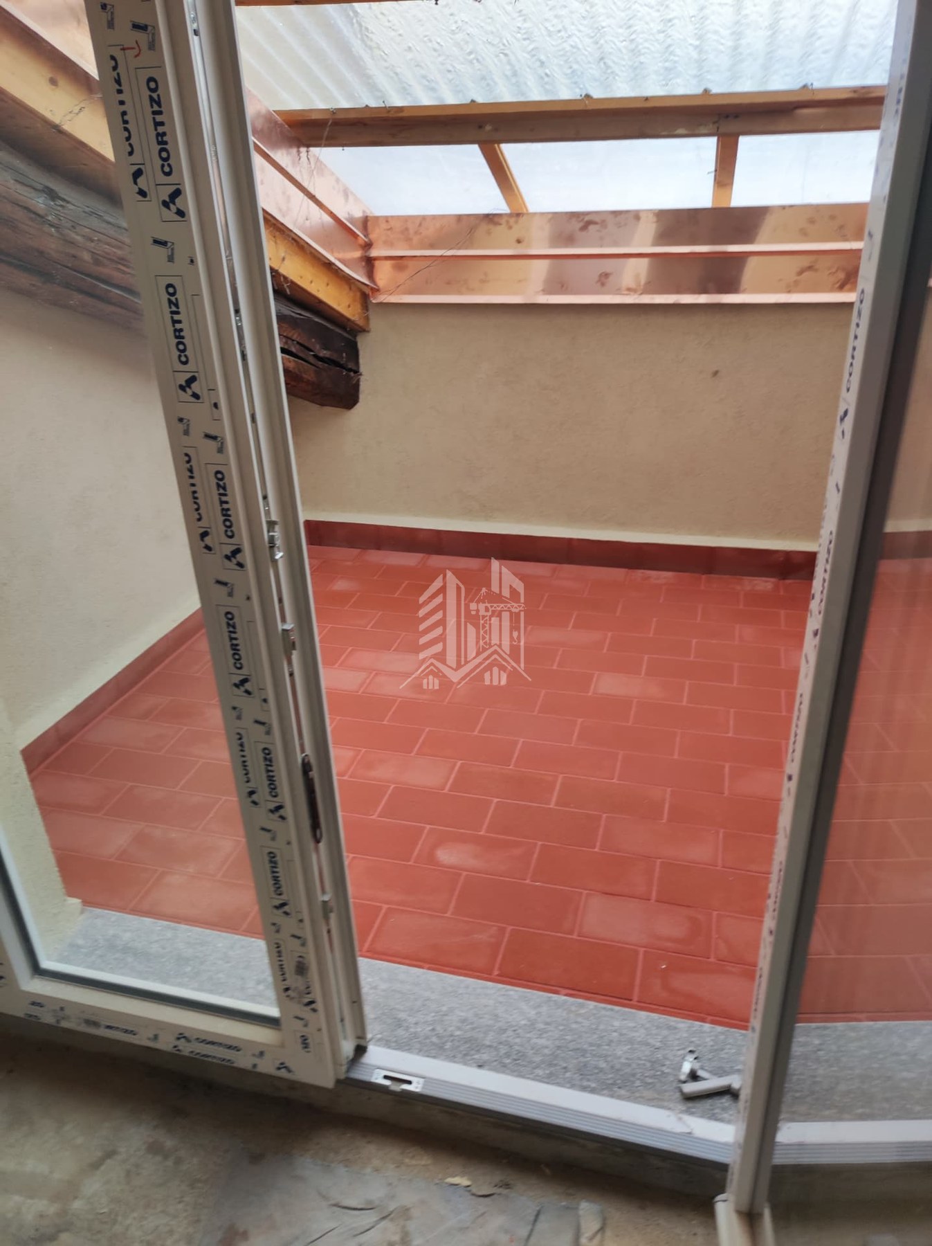Corso Re Umberto — Terrazzo finito con nuova pavimentazione