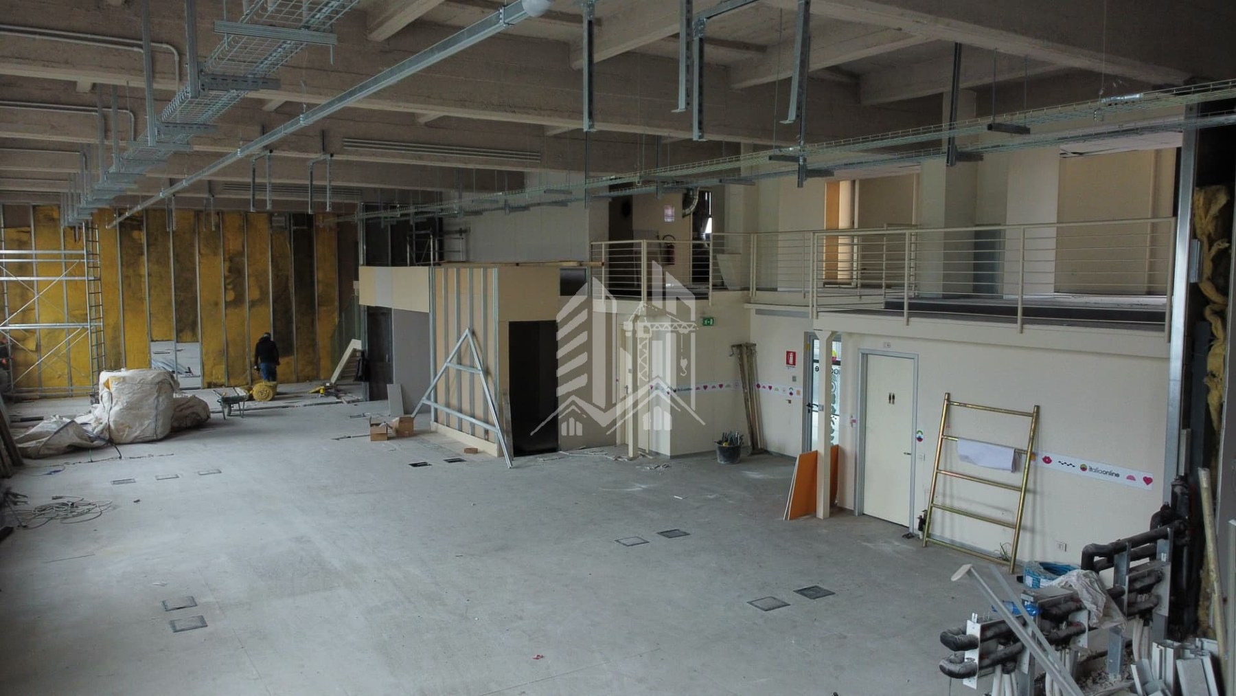 Palestra Centro SNOS — Soppalco e nuovi volumi interni durante i lavori