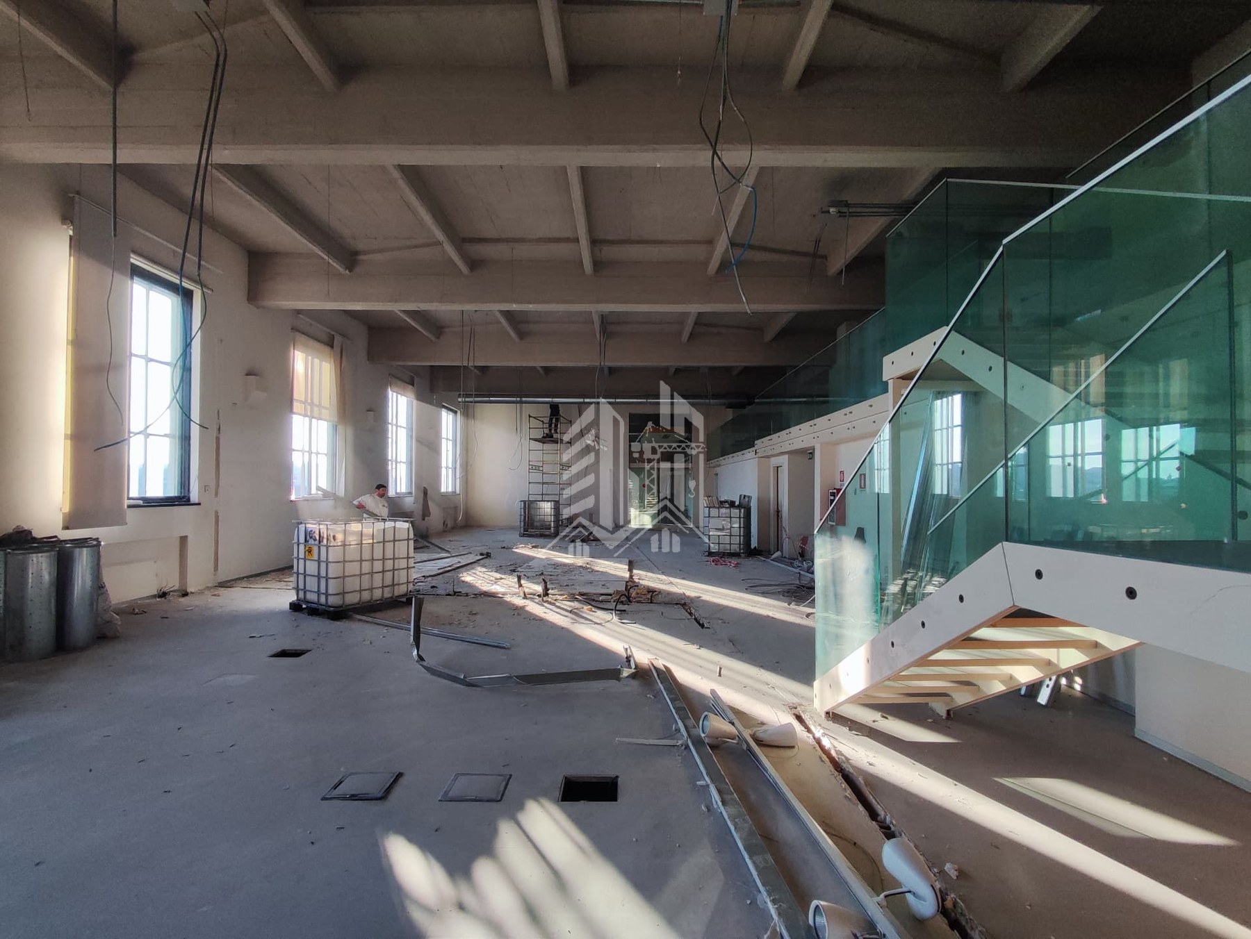 Palestra Centro SNOS — Sala corsi durante i lavori con nuova scala vetrata