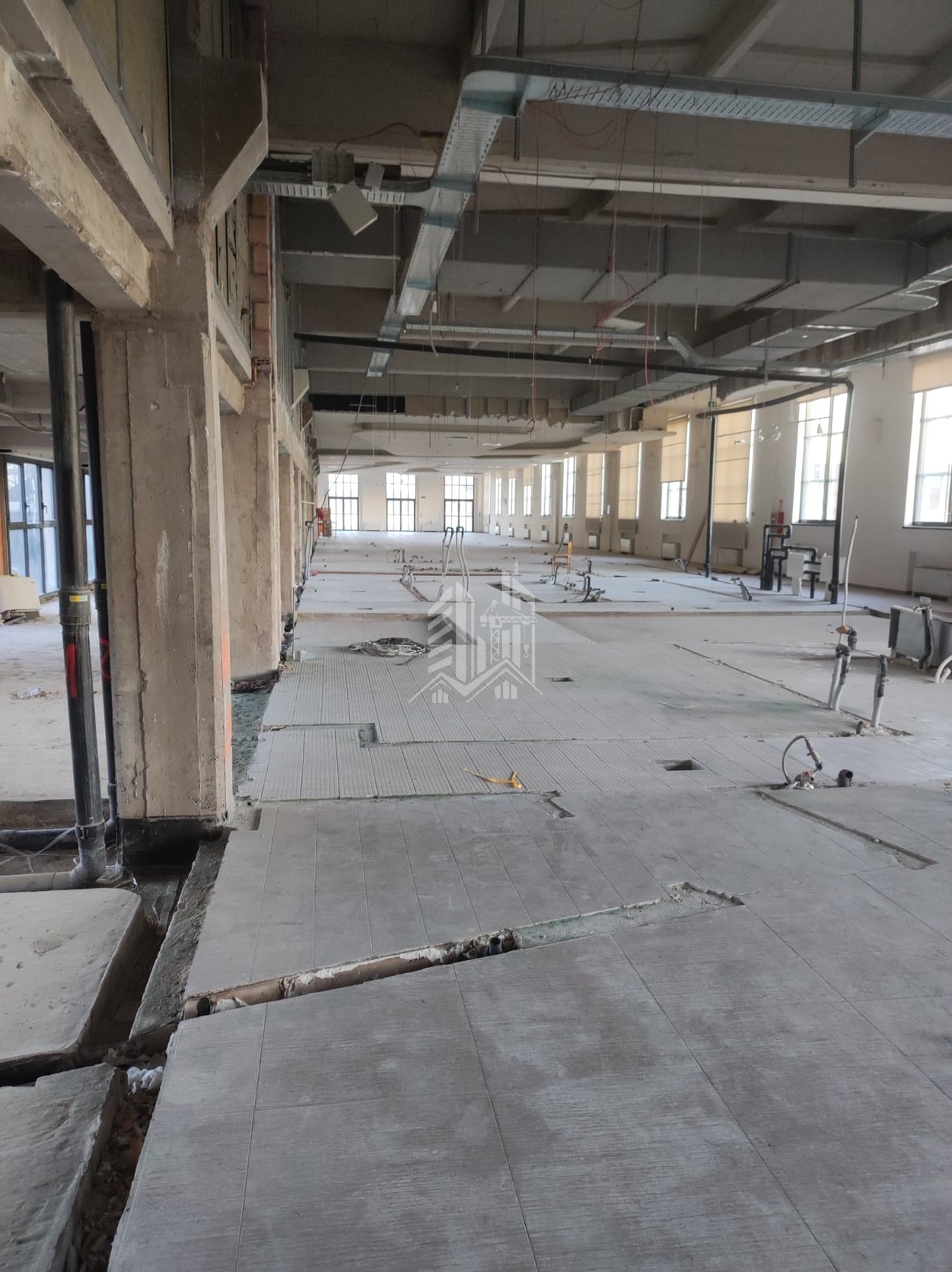 Palestra Centro SNOS — Prima — pavimentazioni esistenti e impianti da rimuovere