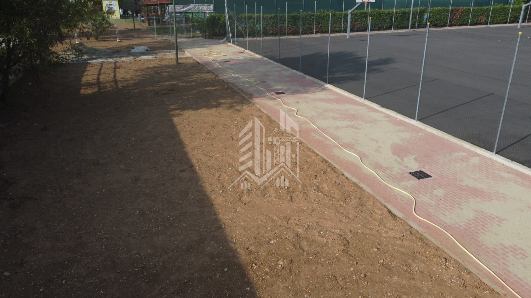 Area sportiva — Piossasco — Posa dei cordoli e del percorso in autobloccanti
