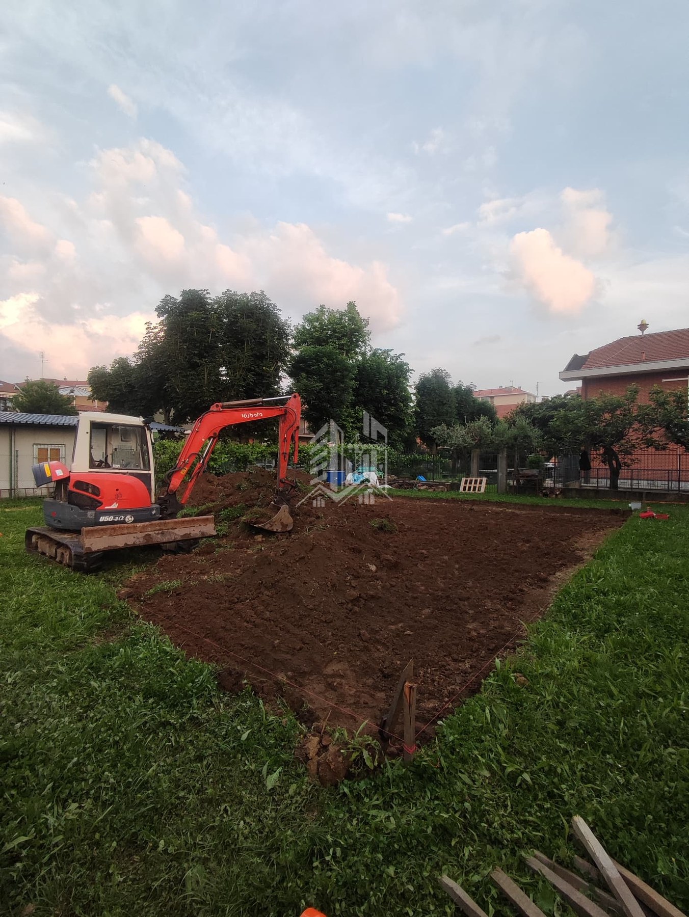 Tettoia in legno — Collegno (TO) — Movimentazione della terra e scavo con escavatore