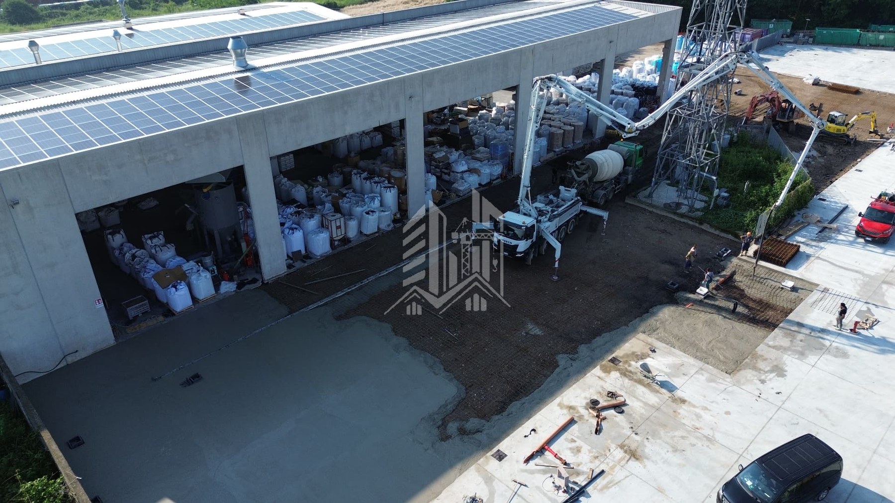 Ampliamento area industriale — Getto del piazzale per il nuovo capannone